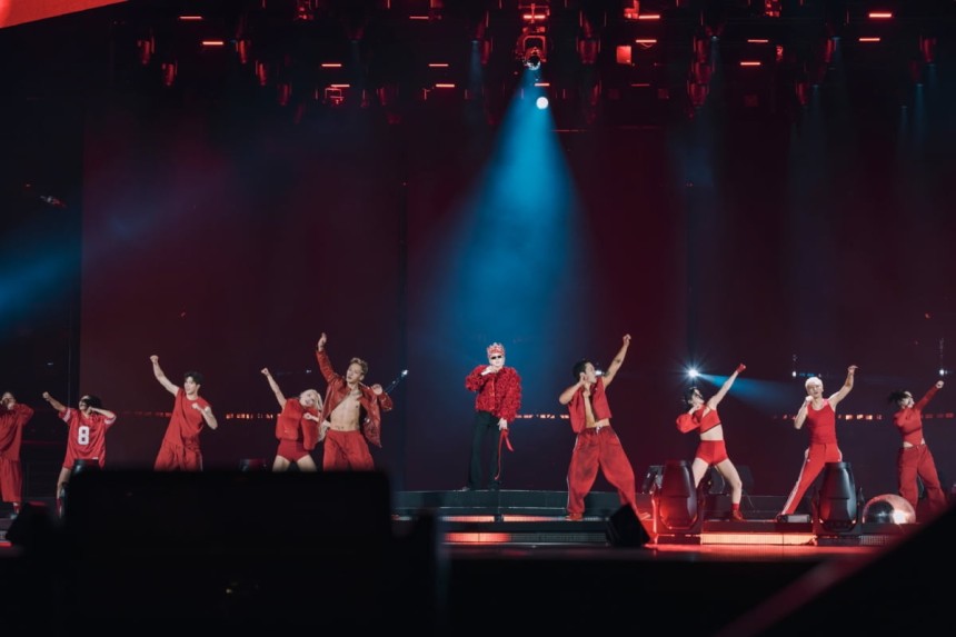 Fans disfrutando del concierto de G-Dragon 2025